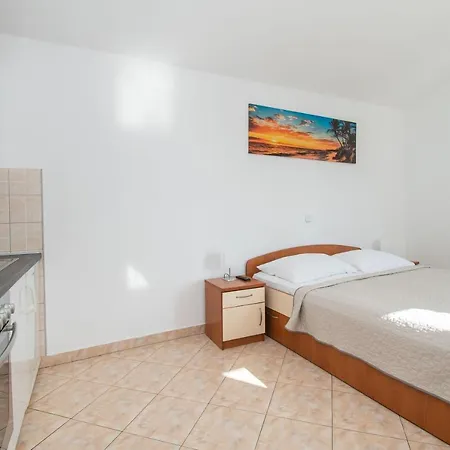 Danijela Apartman *